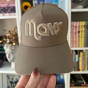 Dallas Mavericks Beige Trucker Hat